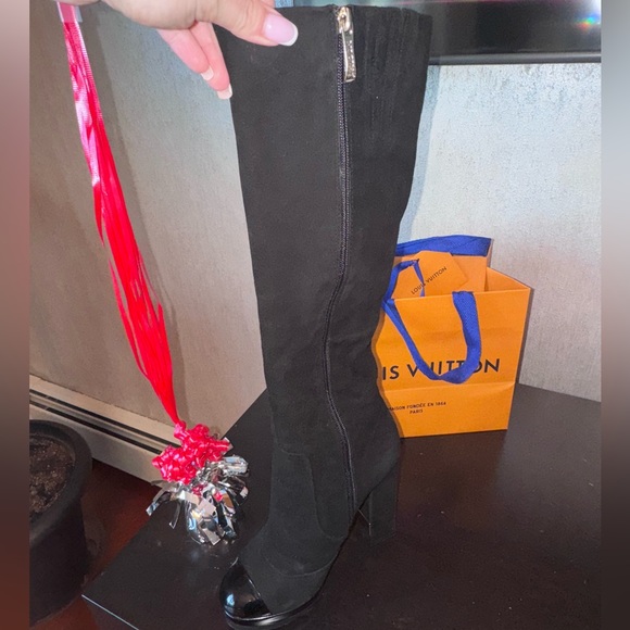 Shoes - Picture 2 of 6